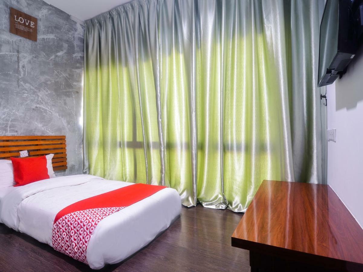 Oyo 1119 Memoire Express Hotel Kuching Exterior photo