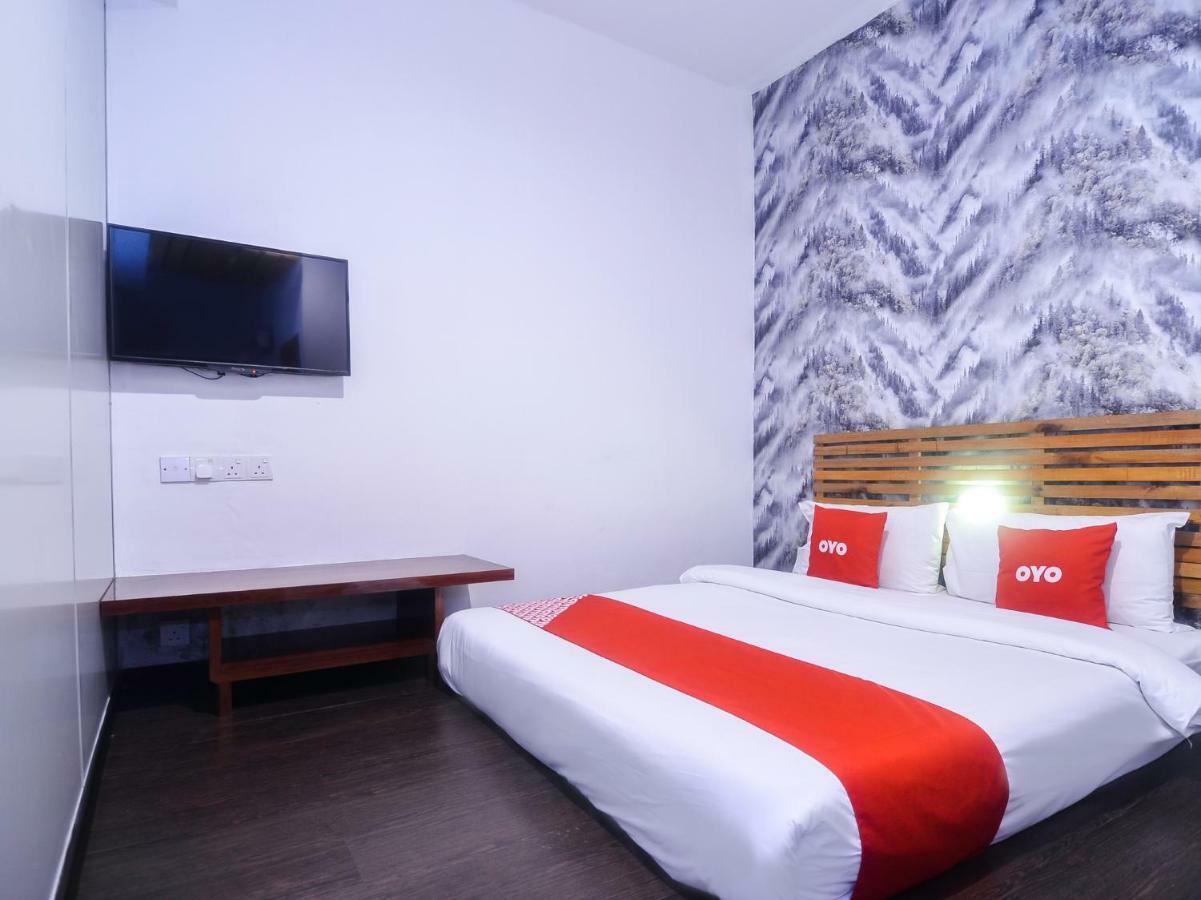 Oyo 1119 Memoire Express Hotel Kuching Exterior photo